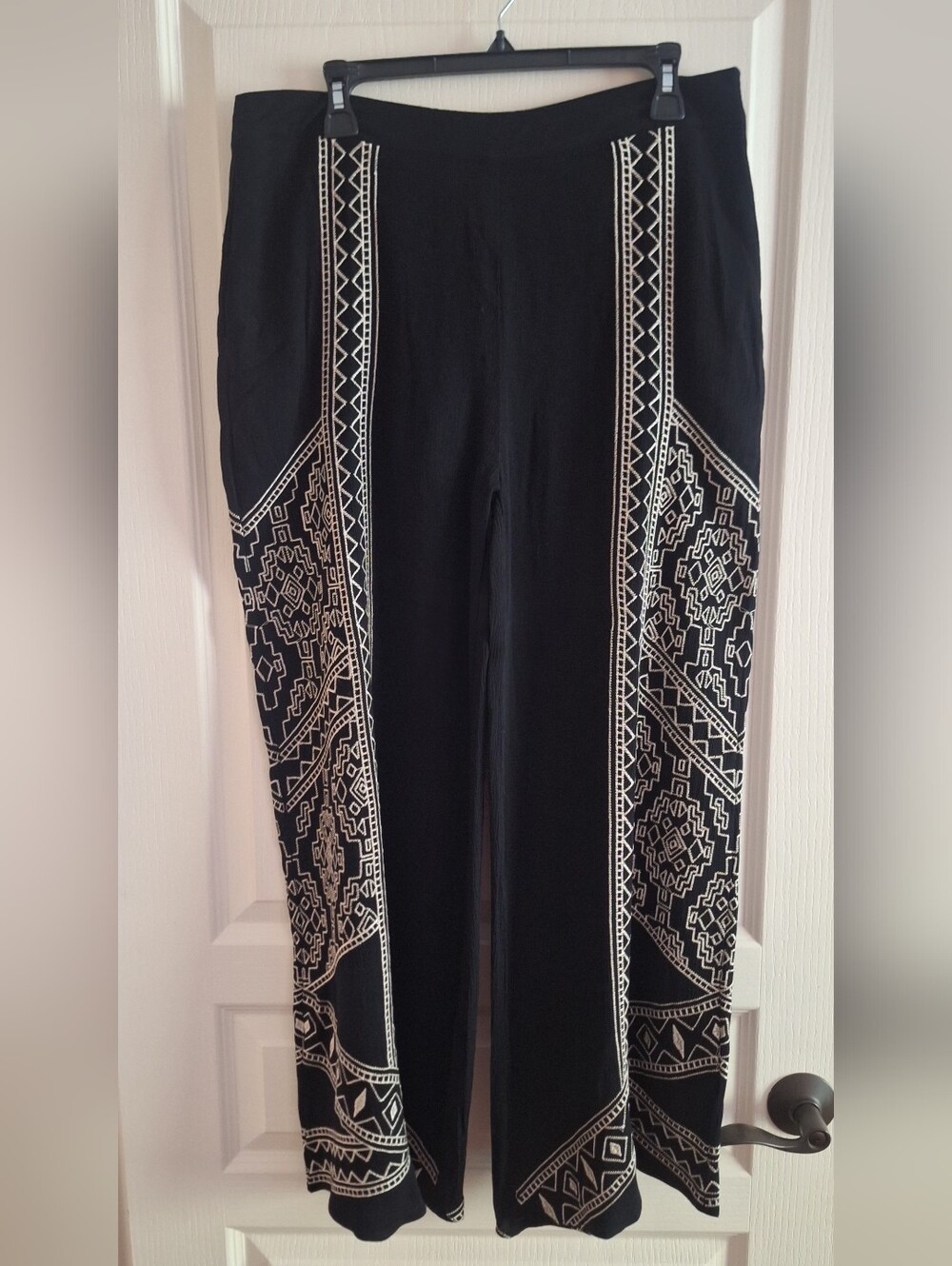 Monoreno Black Wide-Leg Pants with Cream Embroidered Panels